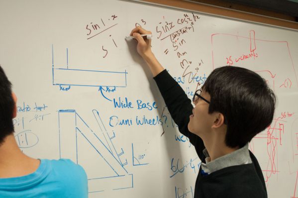 Hojae works on some math for programming his robot.